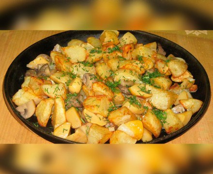 Картофель жареный по домашнему  с грибами и луком